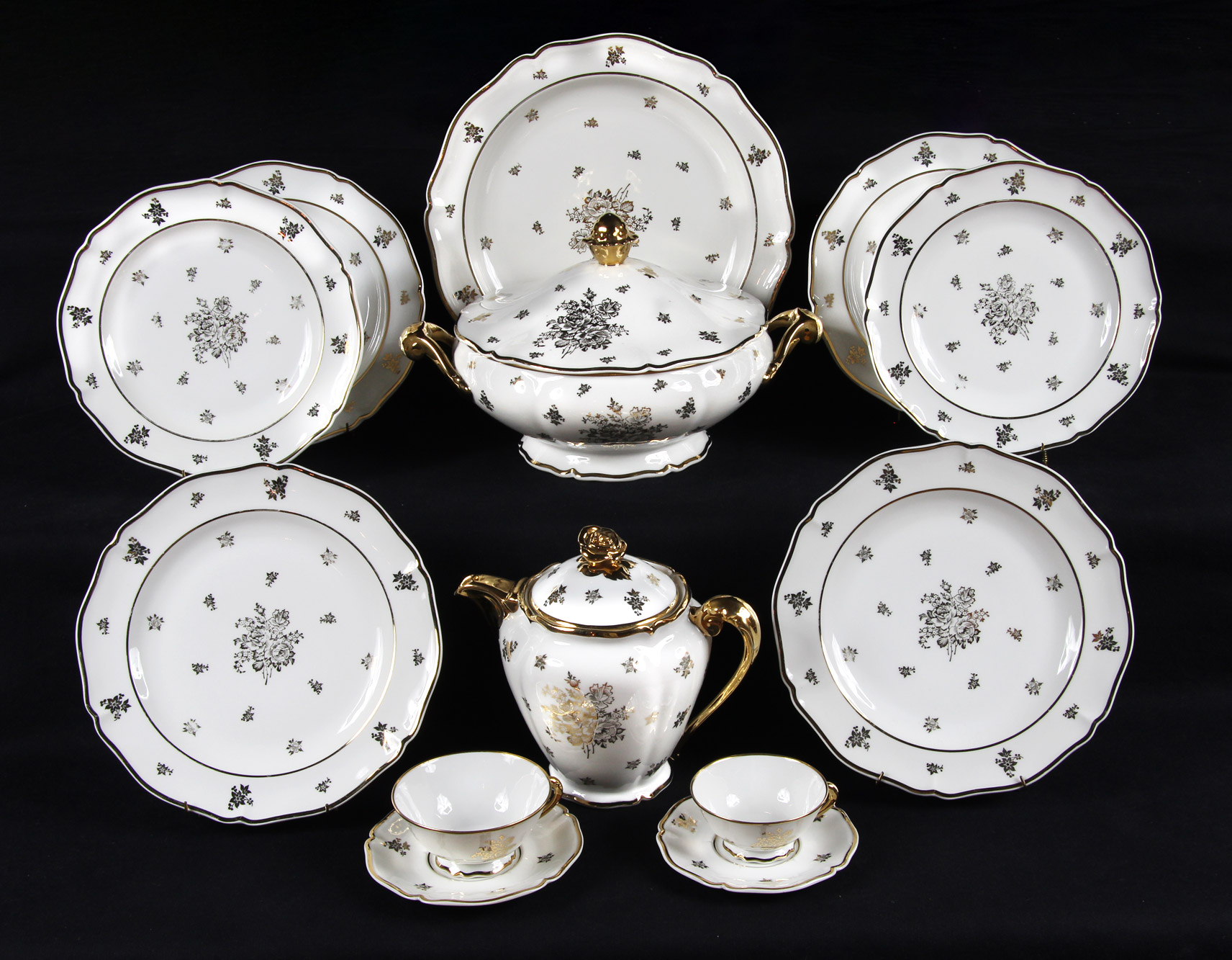  JUEGO DE PORCELANA FRANCESA LIMOGES PARA MESA. 