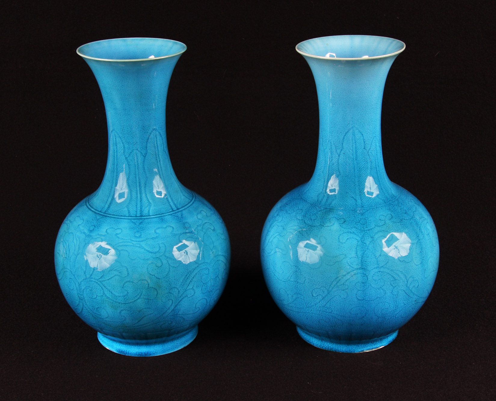  PAR DE VASOS CHINOS DE PORCELANA ESMALTADA. 