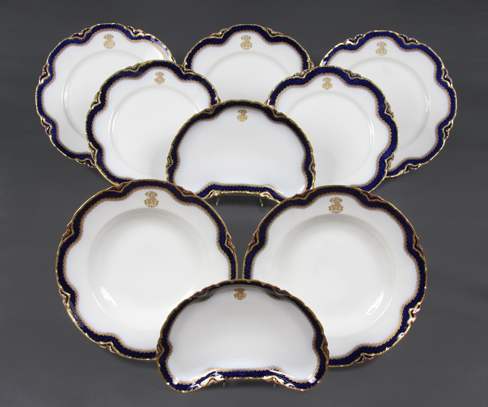  FINO JUEGO DE PORCELANA FRANCESA LIMOGES PARA MESA. 
