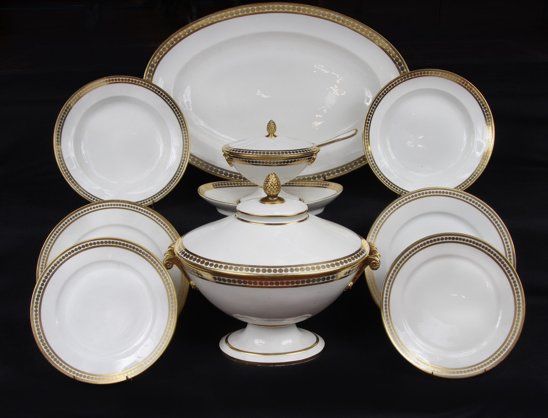  JUEGO DE PORCELANA FRANCESA PARA MESA. 