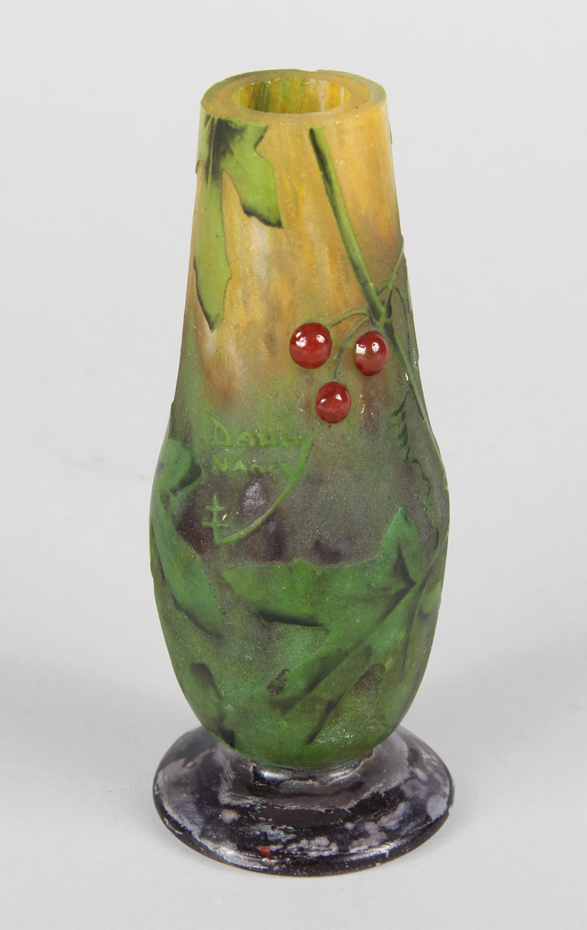  PEQUEÑO VASO FRANCES DE VIDRIO ARTISTICO FIRMADO DAUM NANCY.