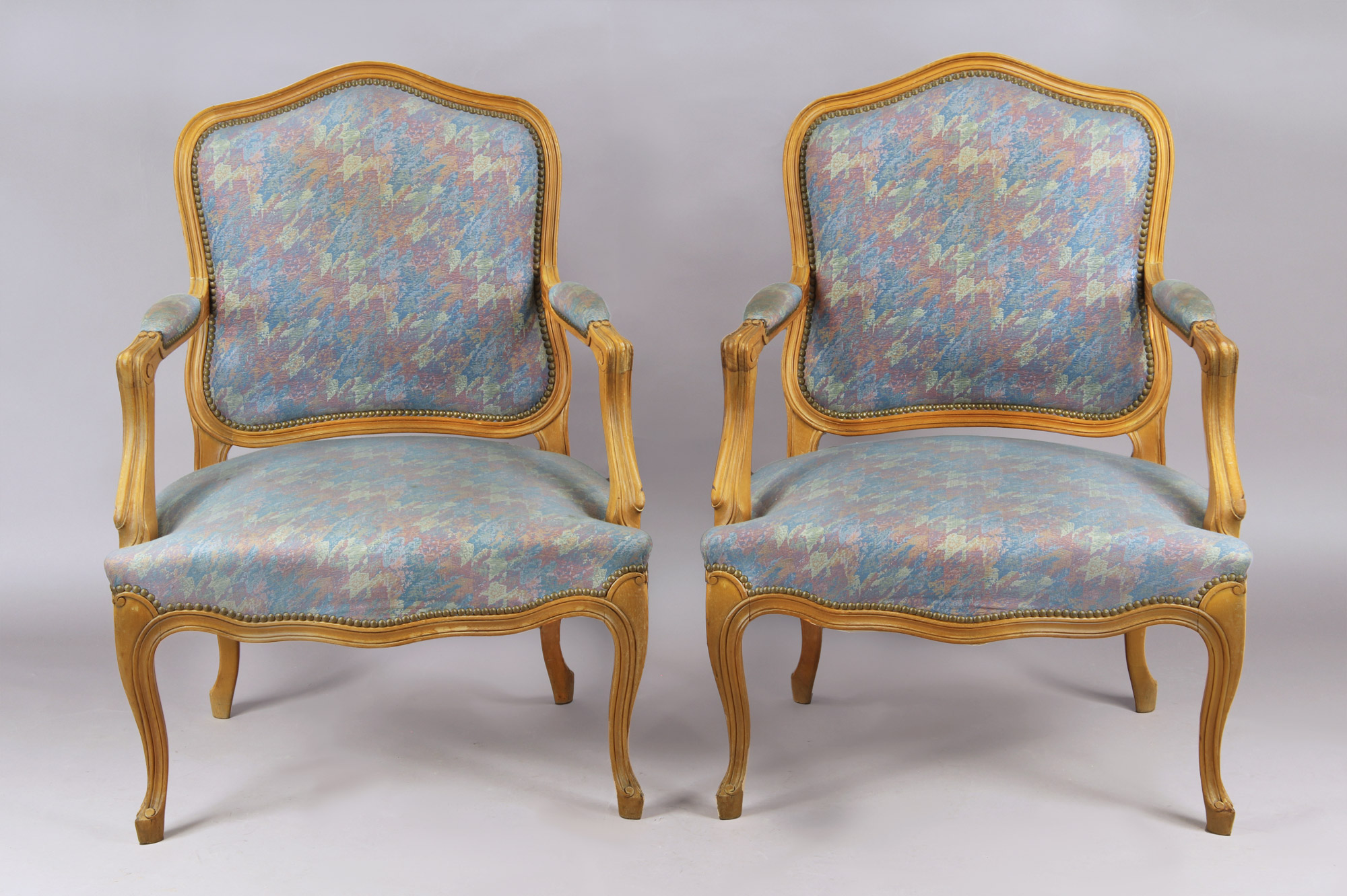 PAR DE SILLONES DE ESTILO FRANCES LUIS XV. 