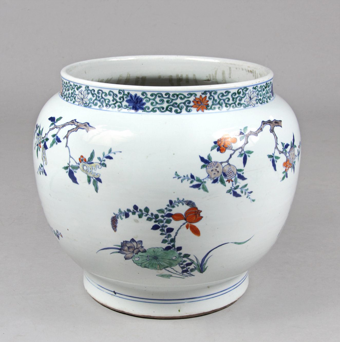  CACHE POT CHINO DE PORCELANA ESMALTADA. 