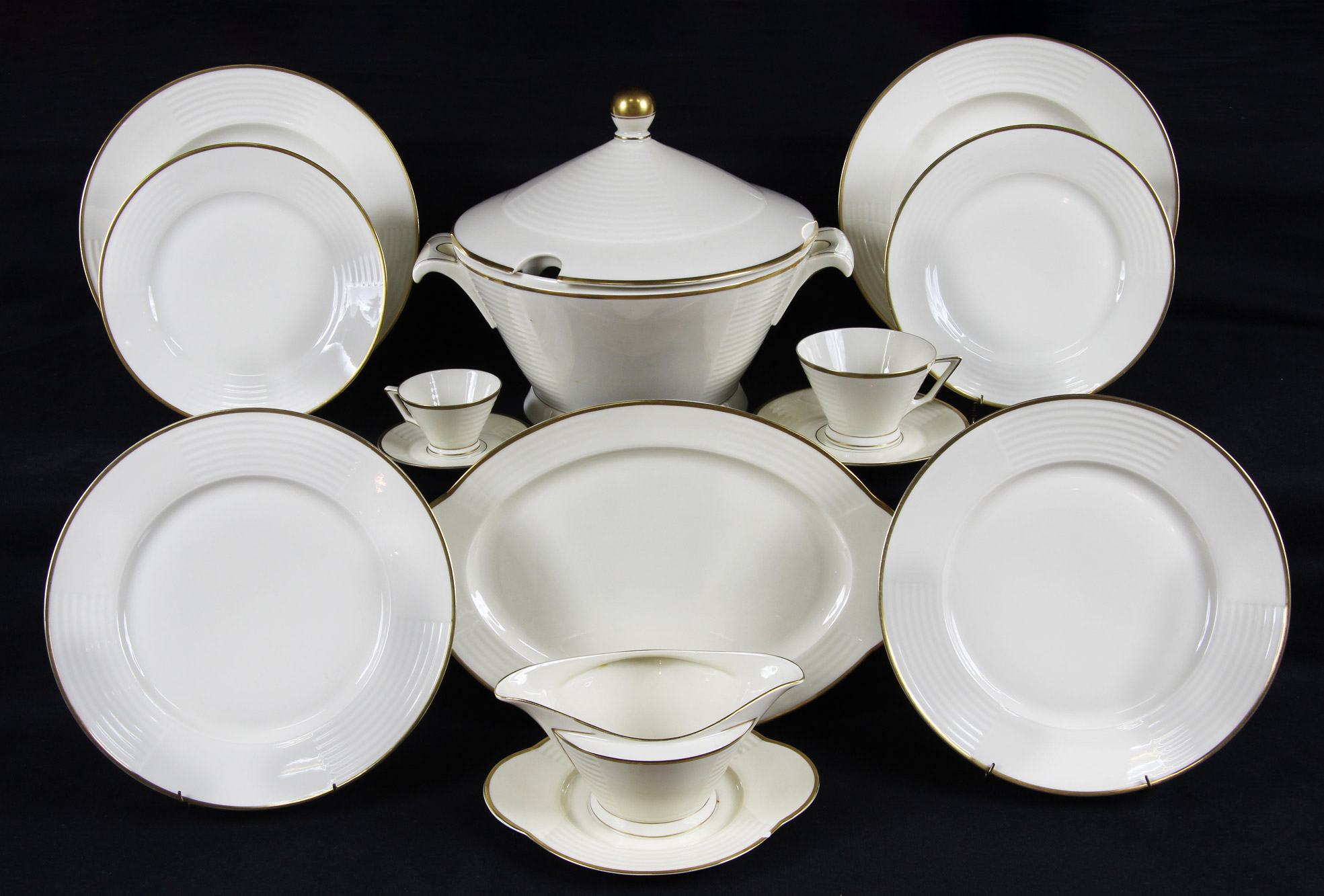  JUEGO DE PORCELANA ALEMANA BAVARIA PARA MESA. 