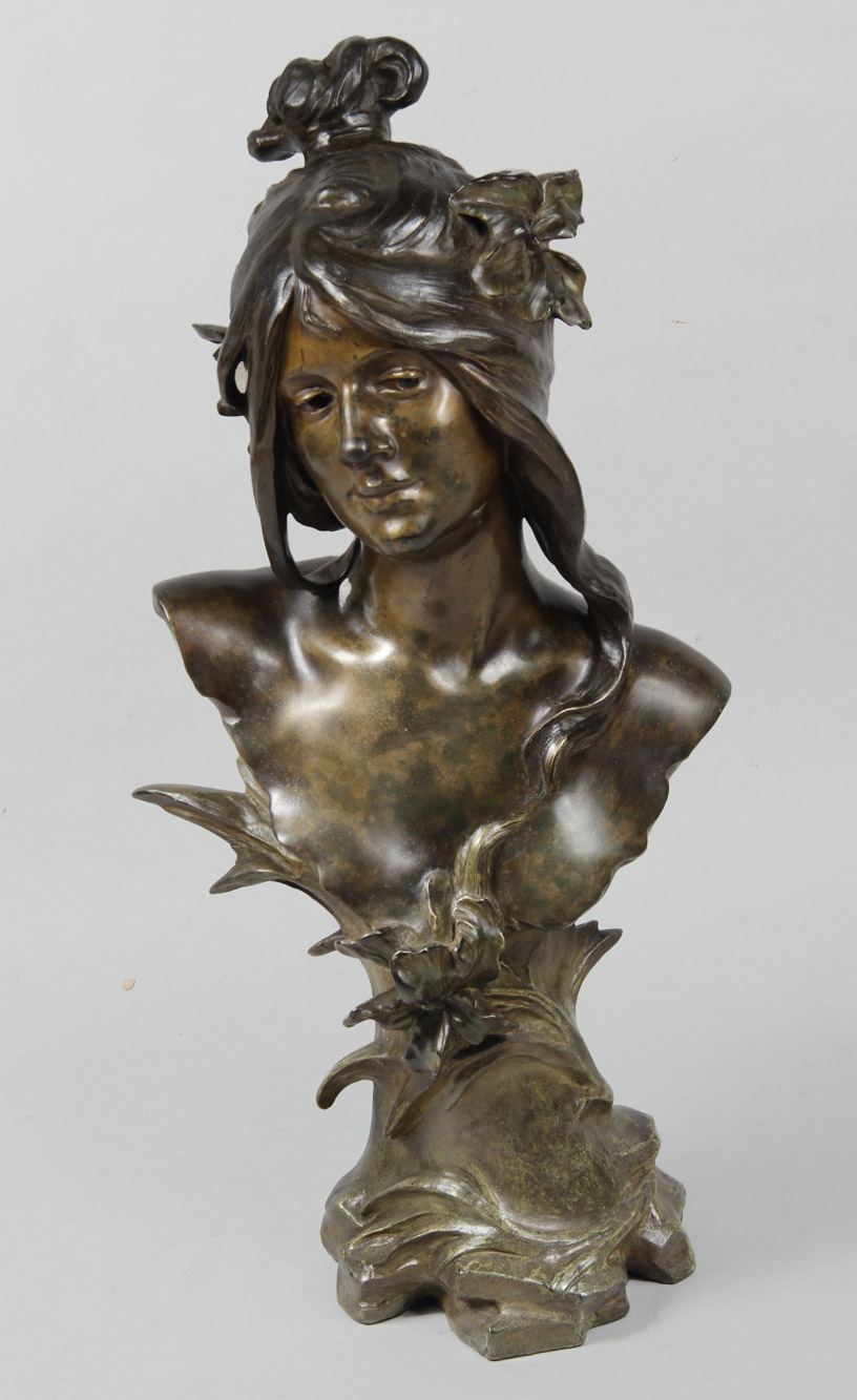 MOREAU, Louis Auguste 'BUSTO DE MUJER CON FLORES' 