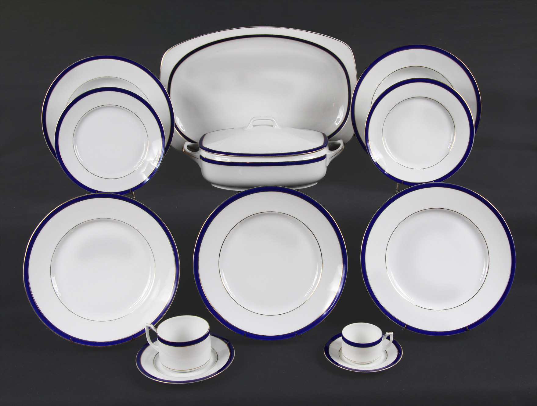  JUEGO DE PORCELANA CHECOSLOVACA EPIAG PARA MESA. 