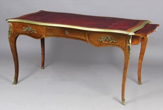 Lote 170: BUREAU PLAT DE ESTILO FRANCES LUIS XV.  BUREAU PLAT DE ESTILO FRANCES LUIS XV. 