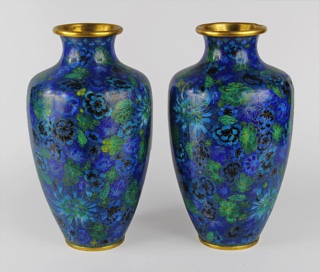 Lote 696: PAR DE VASOS CHINOS DE BRONCE CLOISONNE.  PAR DE VASOS CHINOS DE BRONCE CLOISONNE. 