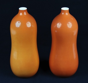 Lote 532: PAR DE VASOS DE PORCELANA CHINA ESMALTADA.  PAR DE VASOS DE PORCELANA CHINA ESMALTADA. 