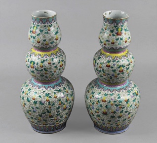 Lote 444: PAR DE GRANDES VASOS CHINOS DE PORCELANA ESMALTADA.  PAR DE GRANDES VASOS CHINOS DE PORCELANA ESMALTADA. 