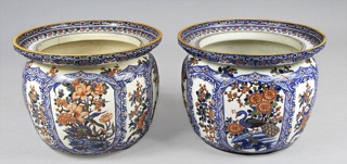 Lote 667: PAR DE CACHE POT DE PORCELANA EUROPEA ESMALTADA.  PAR DE CACHE POT DE PORCELANA EUROPEA ESMALTADA. 