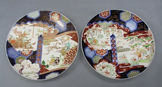 Lote 636: PAR DE GRANDES PLATOS DE PORCELANA JAPONESA IMARI.  PAR DE GRANDES PLATOS DE PORCELANA JAPONESA IMARI. 