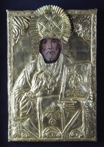Lote 486: ICONO RELIGIOSO RUSO CON FRENTE REPUJADO.  ICONO RELIGIOSO RUSO CON FRENTE REPUJADO. 