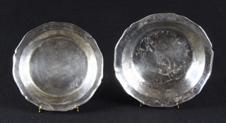 Lote 550: DOS PLATOS COLONIALES DIFERENTES DEL SIGLO XIX.  DOS PLATOS COLONIALES DIFERENTES DEL SIGLO XIX. 
