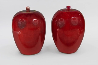 Lote 552: DOS ANTIGUOS POTICHES CHINOS DE PORCELANA SANG DE BOUEF.  DOS ANTIGUOS POTICHES CHINOS DE PORCELANA SANG DE BOUEF. 