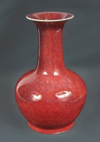 Lote 729: ANTIGUO VASO CHINO DE PORCELANA SANG DE BOEUF.  ANTIGUO VASO CHINO DE PORCELANA SANG DE BOEUF. 