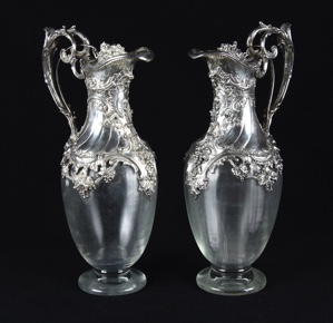 Lote 499: PAR DE GARRAFAS FRANCESAS CON MONTURAS DE BRONCE PLATEADO.  PAR DE GARRAFAS FRANCESAS CON MONTURAS DE BRONCE PLATEADO. 