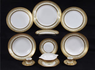 Lote 410: JUEGO DE PORCELANA FRANCESA LIMOGES PARA MESA.  JUEGO DE PORCELANA FRANCESA LIMOGES PARA MESA. 
