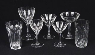 Lote 488: JUEGO DE COPAS DE CRISTAL FRANCES FACETADO.  JUEGO DE COPAS DE CRISTAL FRANCES FACETADO. 