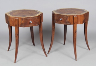 Lote 203: PAR DE MESAS OCTOGONALES DE ESTILO ART DECO.  PAR DE MESAS OCTOGONALES DE ESTILO ART DECO. 