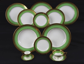 Lote 396: IMPORTANTE JUEGO DE PORCELANA INGLESA COALPORT PARA MESA.  IMPORTANTE JUEGO DE PORCELANA INGLESA COALPORT PARA MESA. 