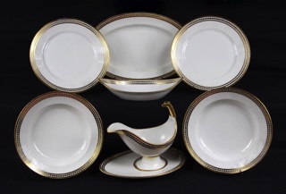 Lote 473: JUEGO DE PORCELANA FRANCESA PARA MESA.  JUEGO DE PORCELANA FRANCESA PARA MESA. 