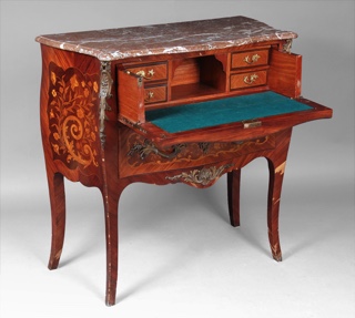Lote 263: COMODA SECRETAIRE DE ESTILO FRANCES LUIS XV.  COMODA SECRETAIRE DE ESTILO FRANCES LUIS XV. 