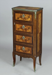 Lote 276: PEQUEÑO MUEBLE FRANCES DE ARRIMO ESTILO LUIS XV.  PEQUEÑO MUEBLE FRANCES DE ARRIMO ESTILO LUIS XV. 