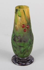 Lote 679: PEQUEÑO VASO FRANCES DE VIDRIO ARTISTICO FIRMADO DAUM NANCY. PEQUEÑO VASO FRANCES DE VIDRIO ARTISTICO FIRMADO DAUM NANCY.