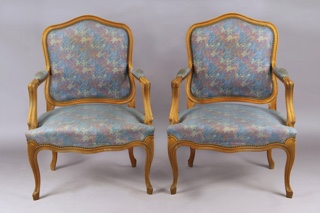 Lote 277: PAR DE SILLONES DE ESTILO FRANCES LUIS XV.  PAR DE SILLONES DE ESTILO FRANCES LUIS XV. 