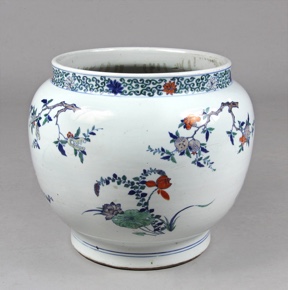 Lote 621: CACHE POT CHINO DE PORCELANA ESMALTADA.  CACHE POT CHINO DE PORCELANA ESMALTADA. 