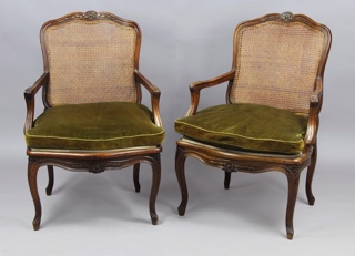 Lote 230: PAR DE SILLONES DE ESTILO FRANCES LUIS XV.  PAR DE SILLONES DE ESTILO FRANCES LUIS XV. 