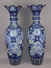 Lote 402: PAR DE GRANDES VASOS CHINOS DE PORCELANA ESMALTADA.  PAR DE GRANDES VASOS CHINOS DE PORCELANA ESMALTADA. 