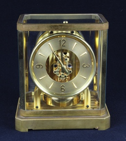Lote 438: RELOJ DE APOYO SUIZO MARCA JAEGER LE COULTRE. RELOJ DE APOYO SUIZO MARCA JAEGER LE COULTRE.