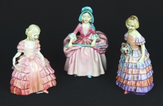 Lote 527: TRES FIGURAS INGLESAS DE POTTERY ROYAL DOULTON.  TRES FIGURAS INGLESAS DE POTTERY ROYAL DOULTON. 