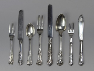 Lote 399: CONJUNTO DE CUBIERTOS INGLESES MODELO KING.   CONJUNTO DE CUBIERTOS INGLESES MODELO KING.  