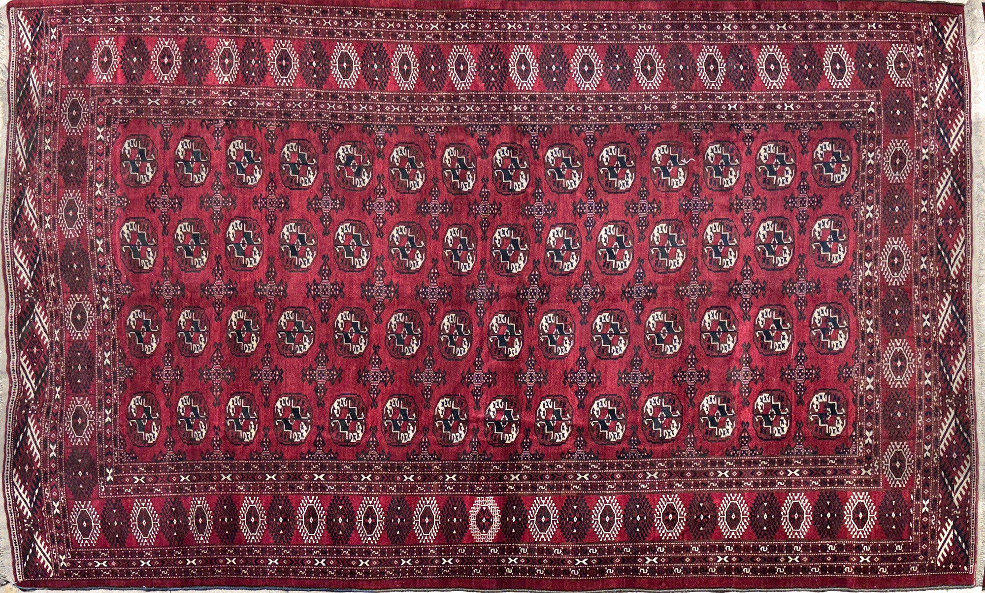  ALFOMBRA RUSA BOUCKARA DE LANA TEJIDA A MANO. 