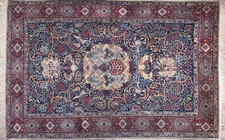 Lote 386: ALFOMBRA PERSA TABRIZ DE LANA TEJIDA A MANO.  ALFOMBRA PERSA TABRIZ DE LANA TEJIDA A MANO. 