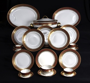 Lote 497: JUEGO DE PORCELANA FRANCESA LIMOGES PARA MESA. JUEGO DE PORCELANA FRANCESA LIMOGES PARA MESA.
