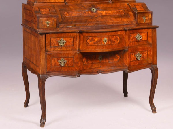 Muebles - Importante Venta de Arte Remate Abril 2025