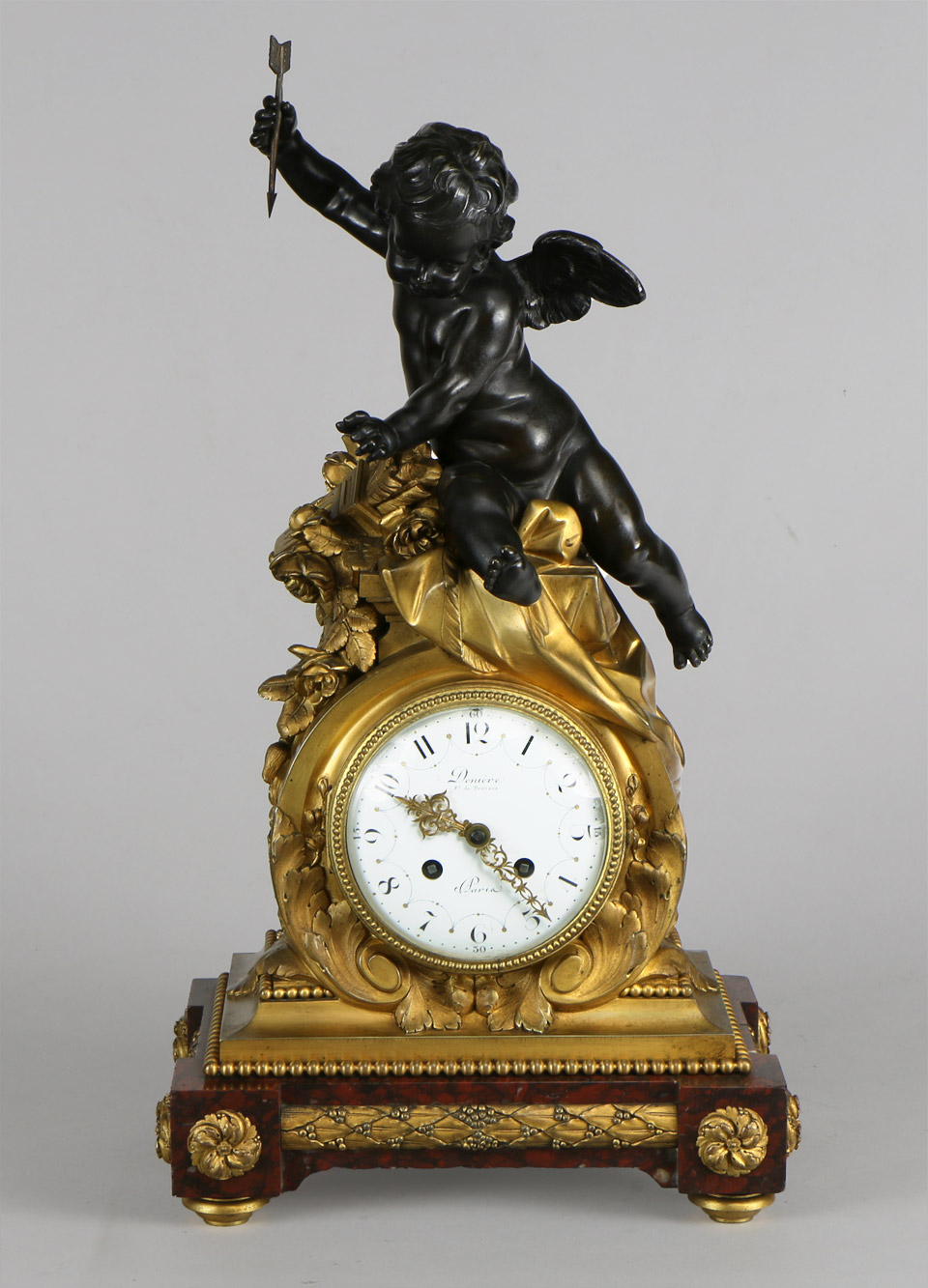  ANTIGUO RELOJ FRANCES DE APOYO EN BRONCE DORADO Y PATINADO. 