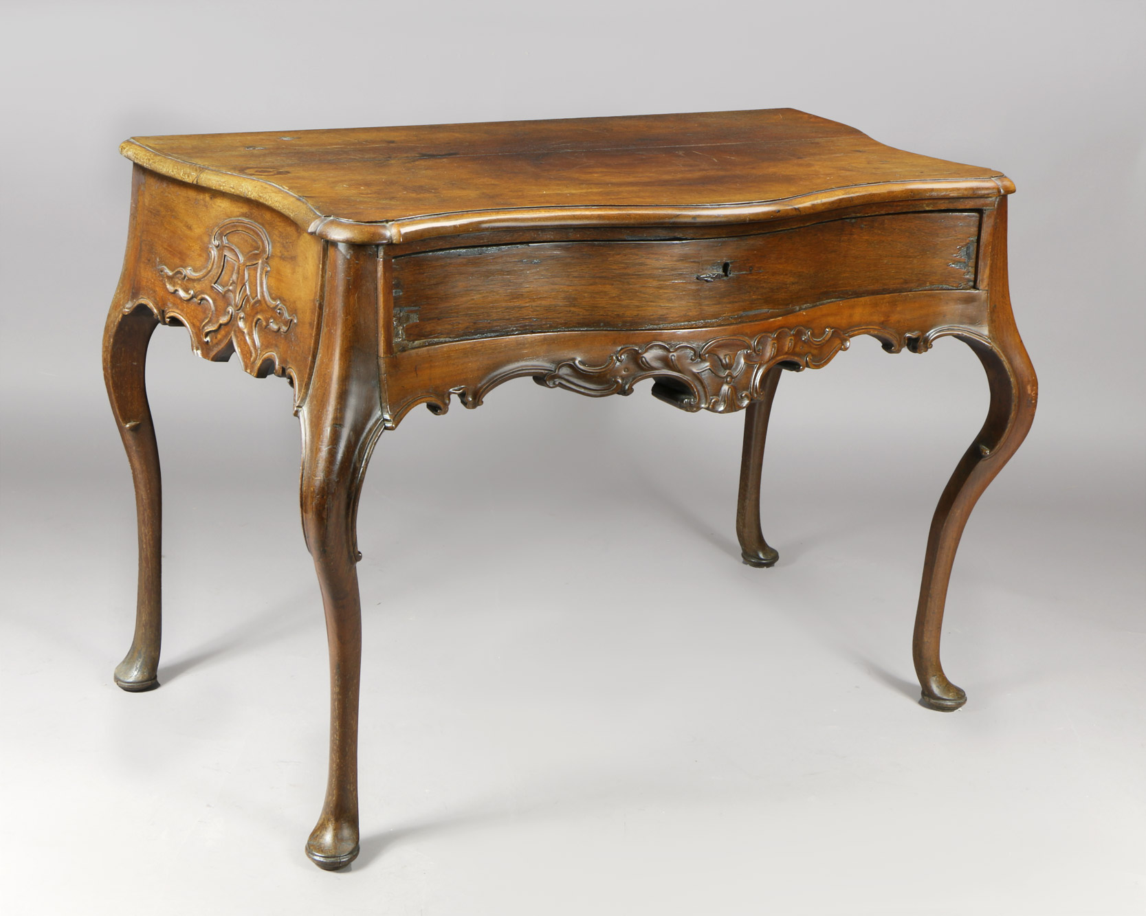  MESA CONSOLA ESTILO COLONIAL DE ARRIMO.