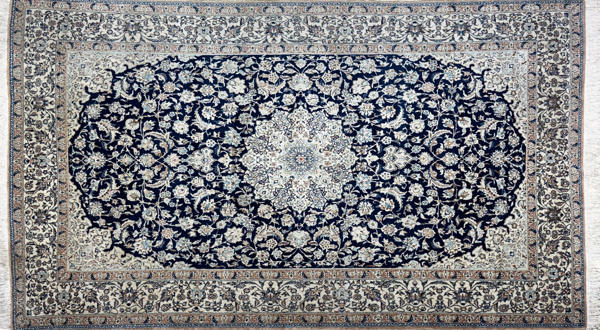  ALFOMBRA PERSA KESHAN DE LANA TEJIDA A MANO. 