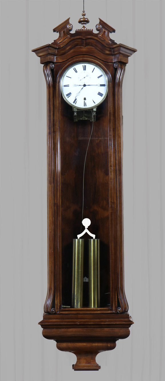  RELOJ INGLES DE APPLIQUE CON MAQUINA A PENDULO. 