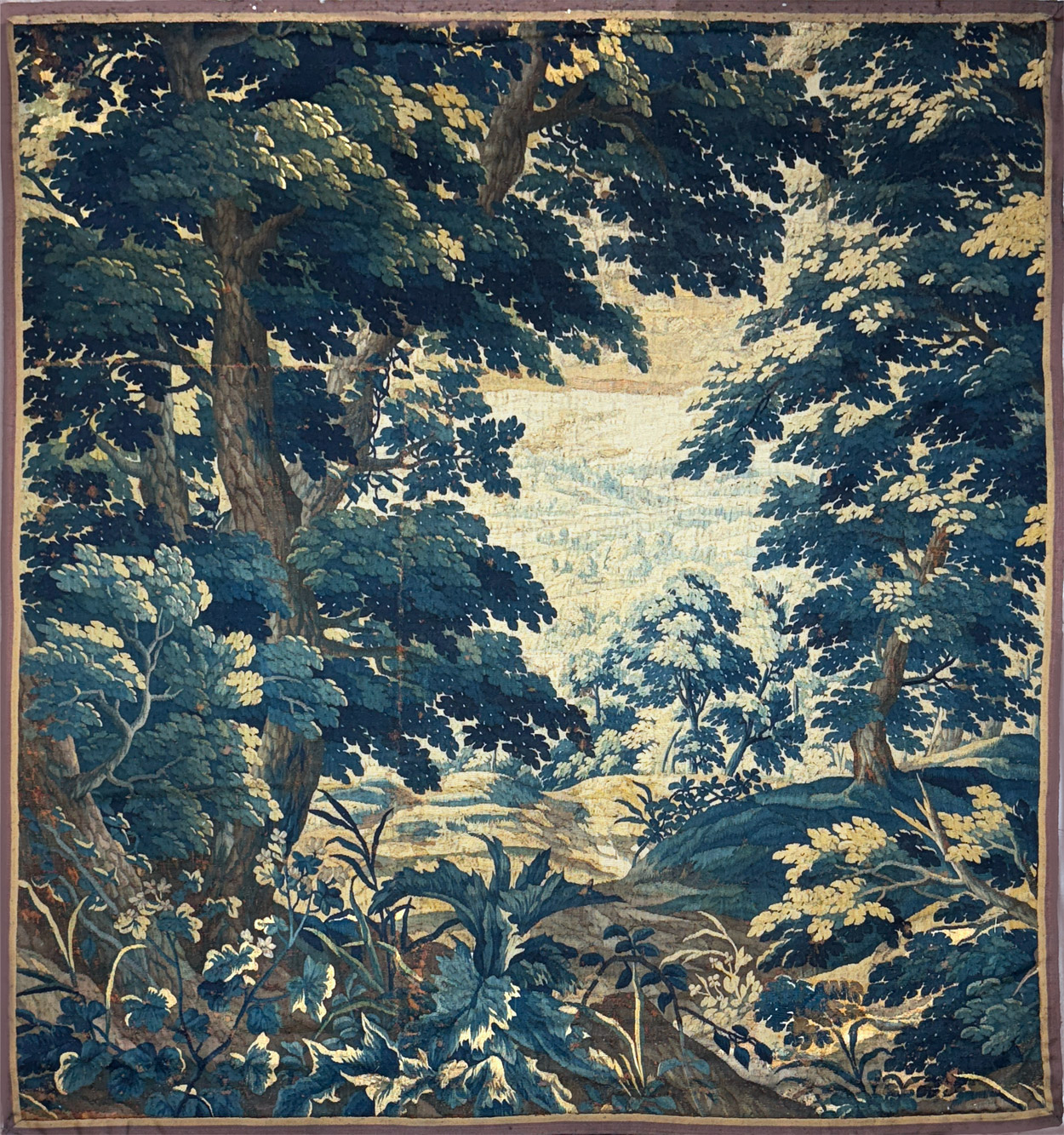  FRAGMENTO DE ANTIGUA TAPICERIA FRANCESA VERDURE. 