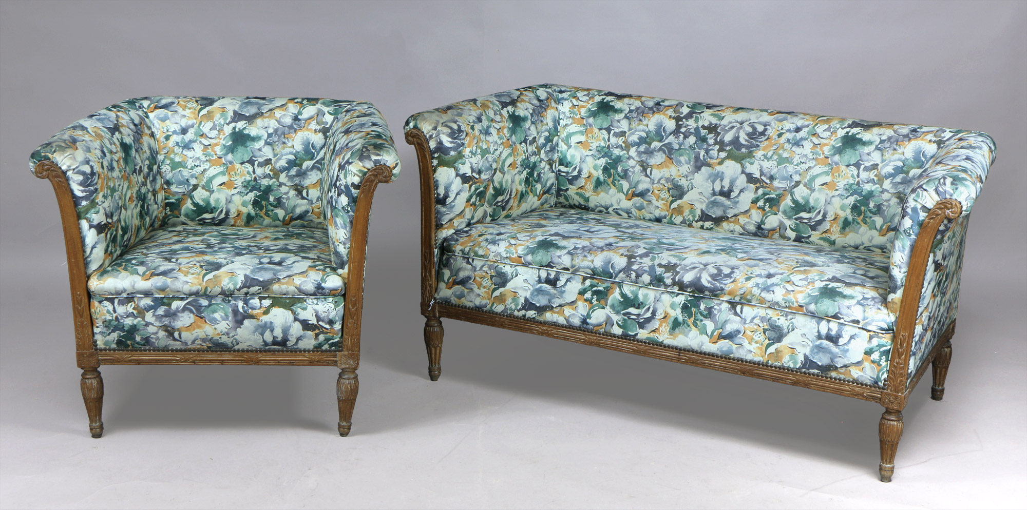  PEQUEÑO SOFA Y SILLON DE ESTILO FRANCES LUIS XVI. 
