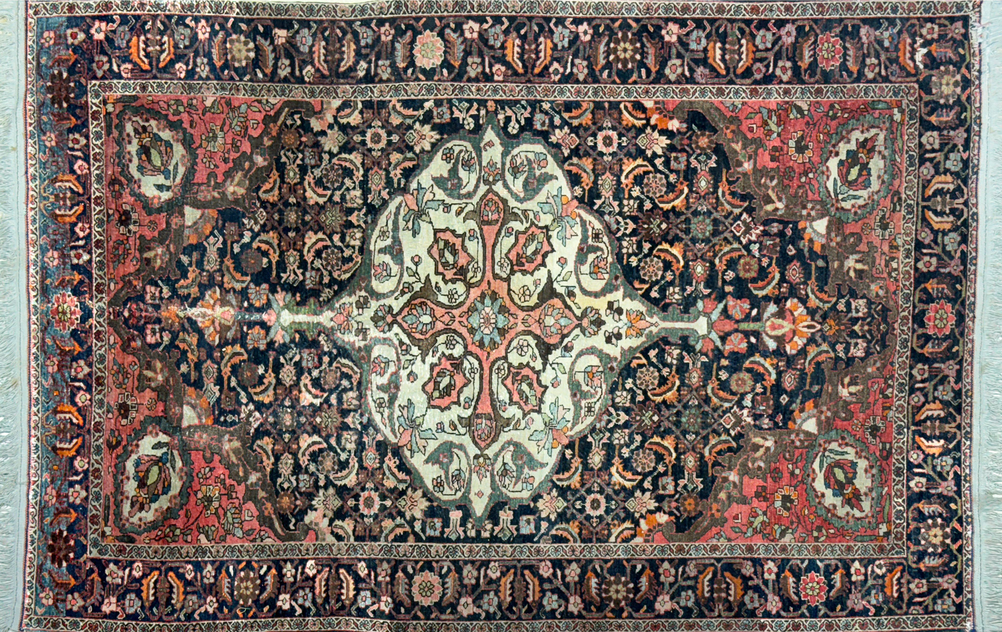  PEQUEÑA ALFOMBRA PERSA DE LANA TEJIDA A MANO. 