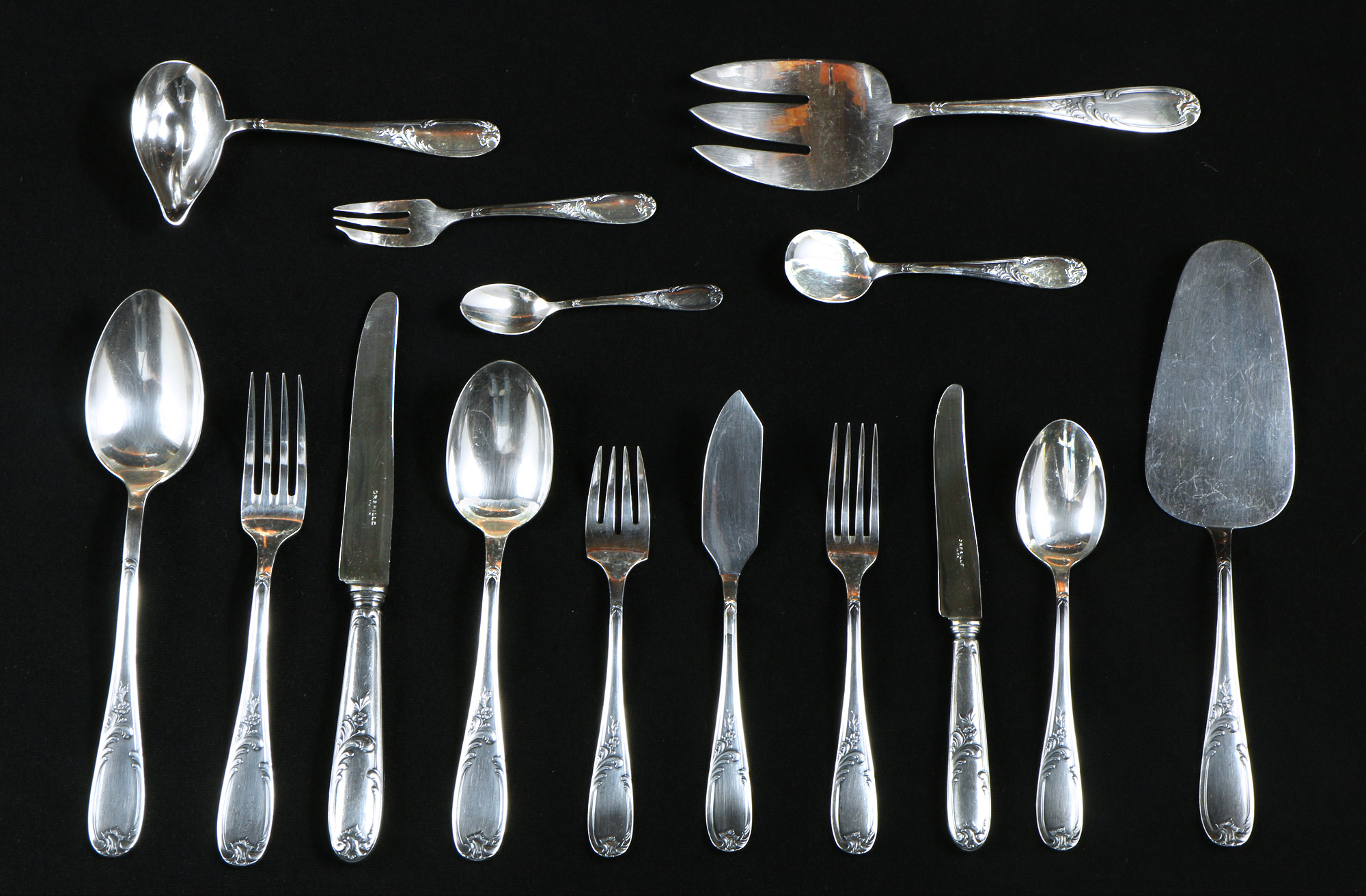  JUEGO DE CUBIERTOS DE METAL FRANCES PLATEADO. 