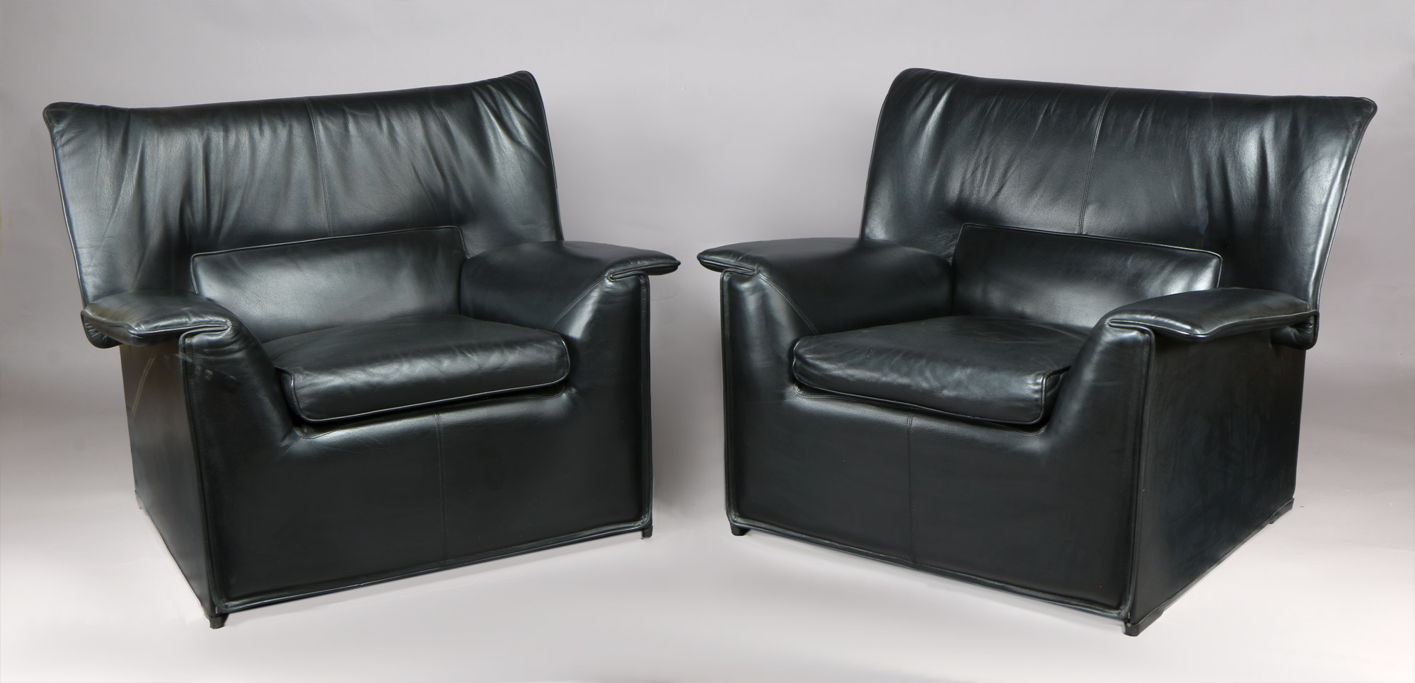 Lotes 206 y 207: 
																		PAR DE SILLONES ITALIANOS DE B&B MODELO LAURIANA.
																		PAR DE SILLONES ITALIANOS DE B&B MODELO LAURIANA. 