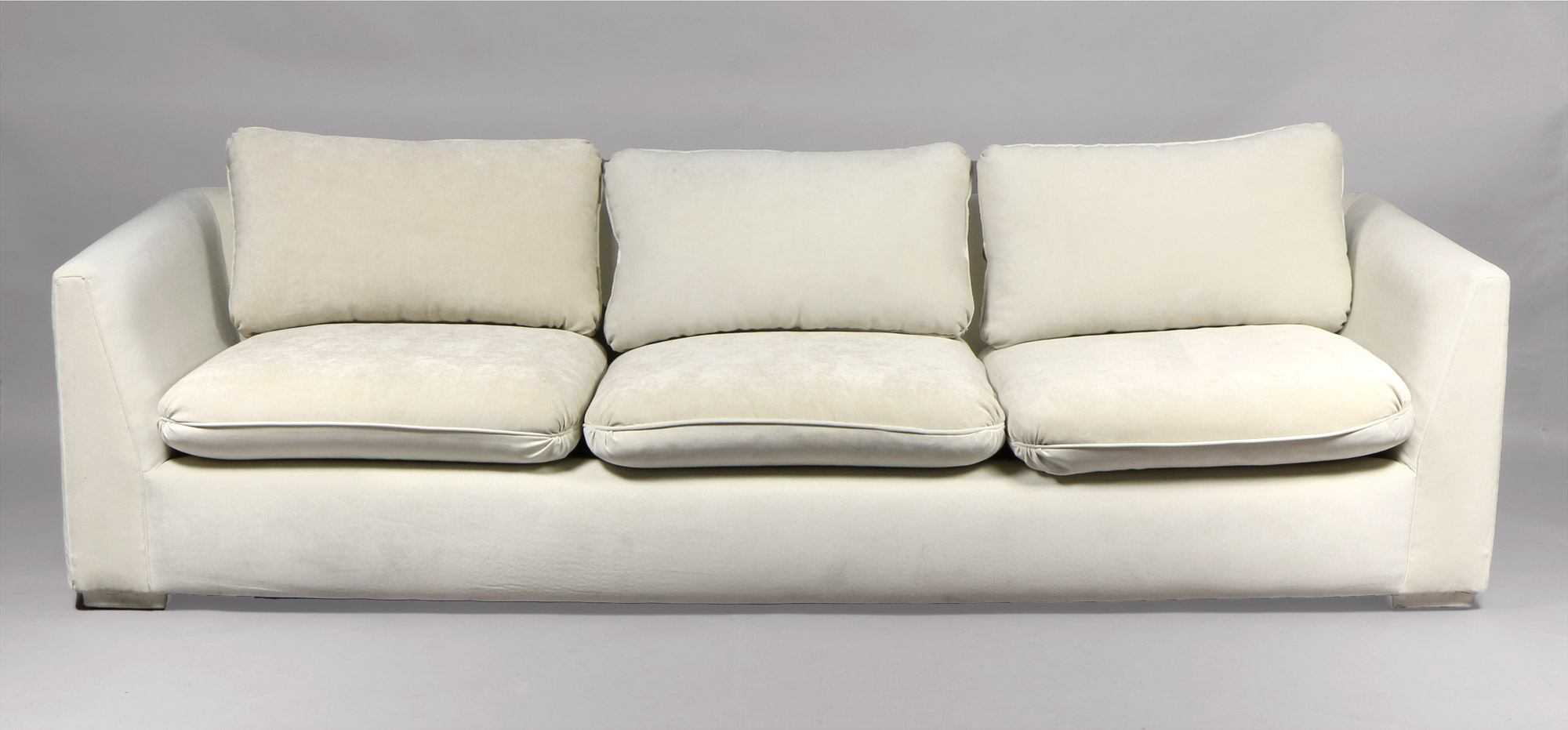  SOFA DE DISEÑO MODERNO PARA TRES CUERPOS. 